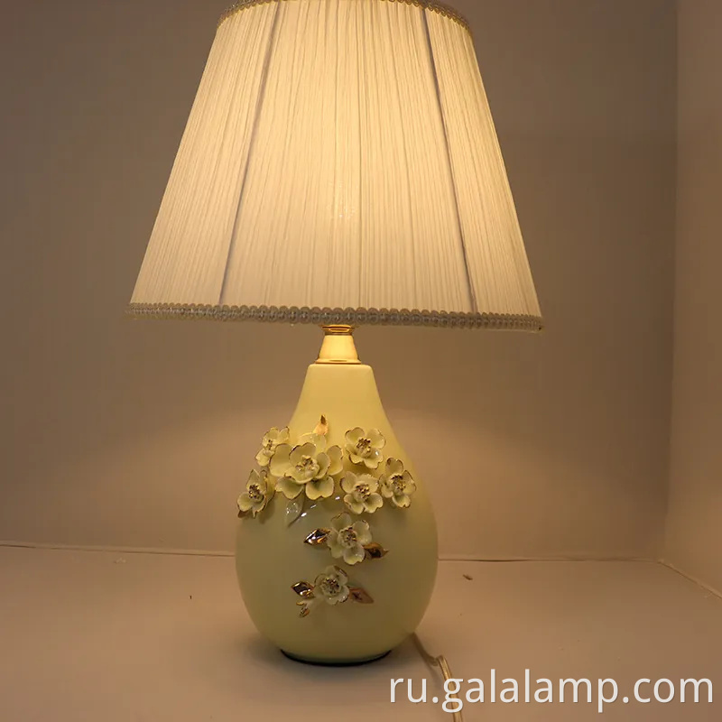 Элегантная золотая керамическая настольная лампа для спальни и гостиной